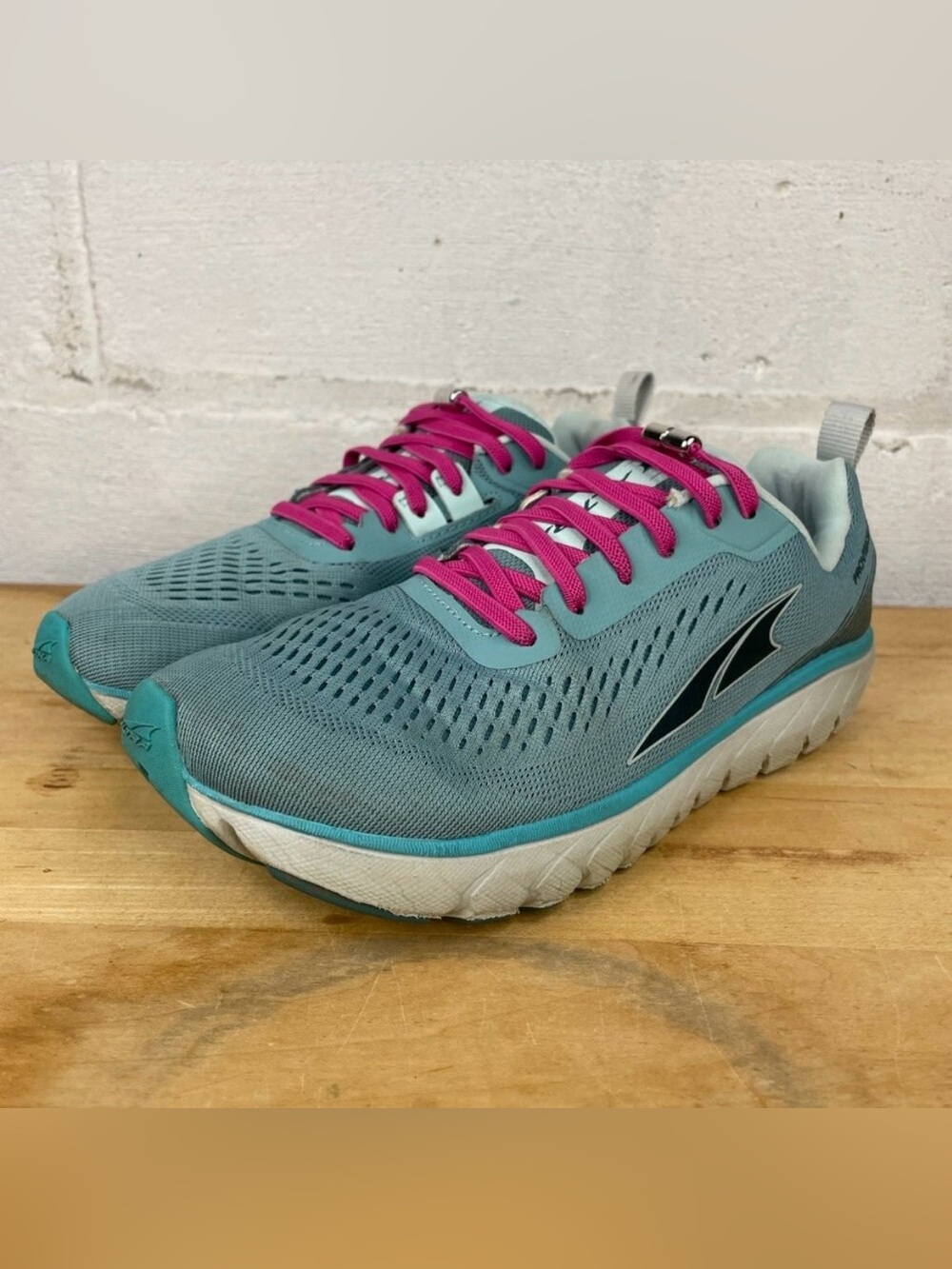 Altra Womens Size 7.5 Provision 5 Shoes